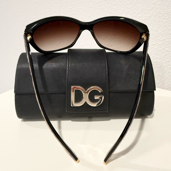 🕶️✨ Dolce & Gabbana Leopard Sunglasses with Gold Toned Accents & Accessories - Picture 6 of 16